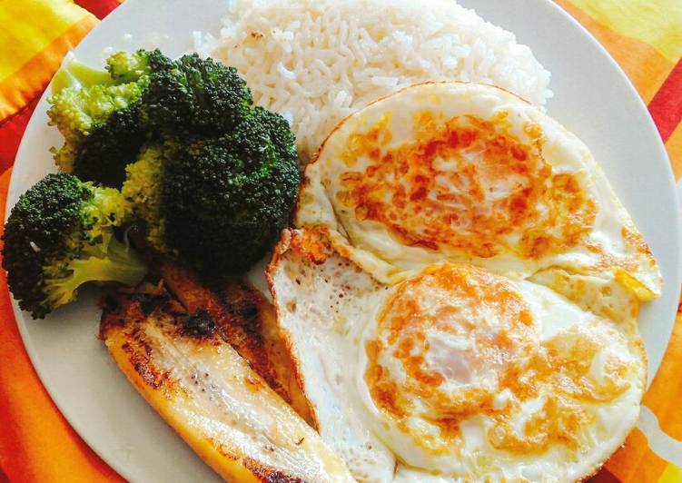 Arroz a la cubana peruano