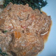 A picture of Creamy beef stew.