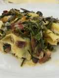 Lasagna salsiccia, funghi e asparagi selvatici