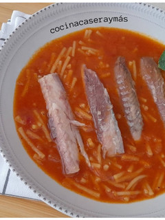 Una foto de Cazuela de fideos con caballa