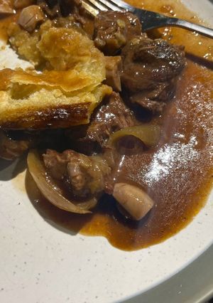 A picture of Steak and kidney pie.