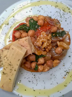Una foto de Ensalada templada de garbanzos