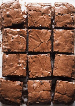 Una foto de Brownie de avena, banana, yogur, griego y mantequilla de maní