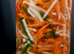 Hình của món Cà rốt củ cải muối chua.