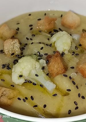 Una foto de Crema de brócoli y mostaza antigua