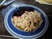 Una foto de alubias macarrón