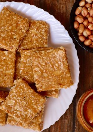 સીંગ ની ચીકી (Sing Chiki Recipe In Gujarati) રેસીપી મુખ્ય ફોટો