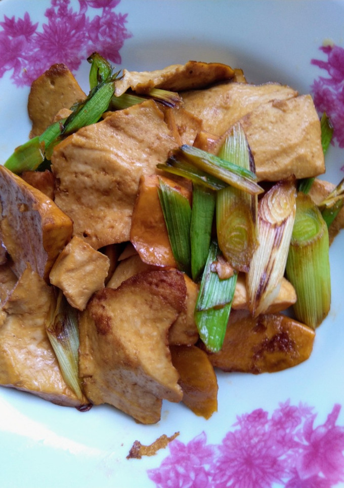 醬燒蒜苗豆干（低醣生酮餐）（家常菜）（簡單料理）（清冰箱料理） 的食譜成品照片
