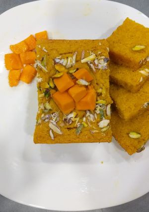 A picture of Mango Semolina cake.