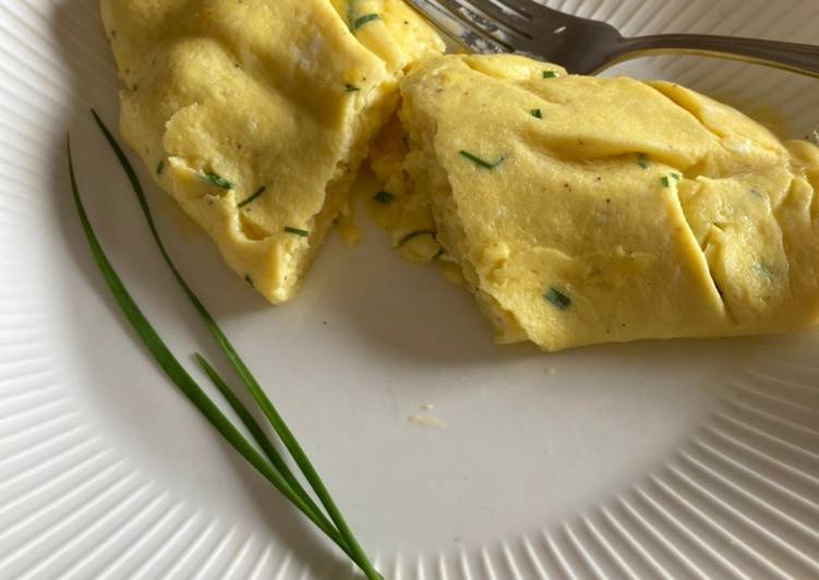 Simple Way to Make Quick French Omelette with Chives