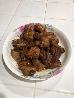 Hình của món Sườn non ram.