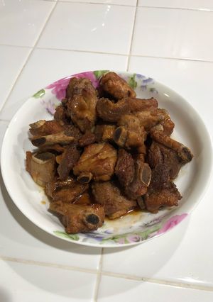 Hình của món Sườn non ram.