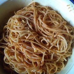A picture of Onion egg noodles.