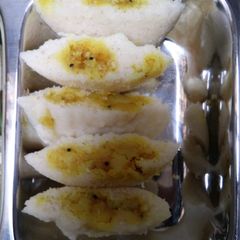 A picture of Stuffed idli.