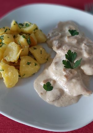 O poză a rețetei Șnițel cu sos de smântână și ciuperci- Rahmsnitzel.