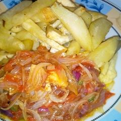 A picture of Fried sweet potatoes with onion sauce.
