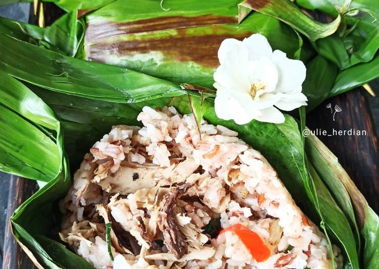 Rahasia Membuat Nasi Merah Daun Jeruk Bakar Isi Tongkol Pedas Yang Gurih