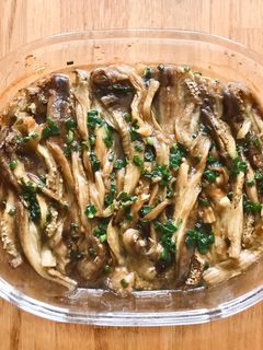 Hình của món 🌱 Cà Tím Nướng Sốt Dầu Hành Nước Tương Chay (Vegan).