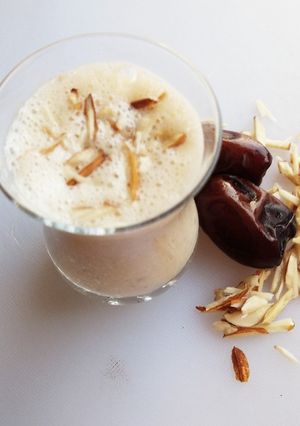 A picture of Dates almond milkshake.