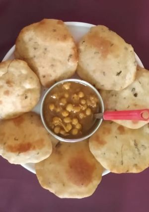 भटूरा (bhatura recipe in hindi) रेसिपी मुख्य फोटो
