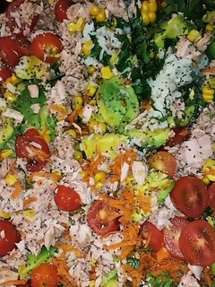 Una foto de #CocinaRapidayFacil Ensalada de arroz, atún y palta