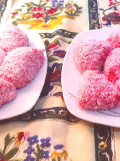 صورة لوصفة حلوة إقتصادية بجوز الهند 🥥 والفلان ذوق الفراولة🍓