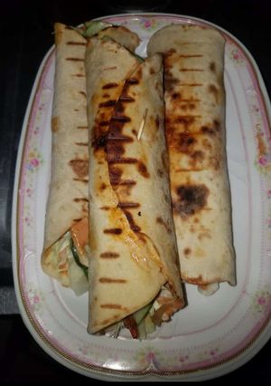 A picture of Chicken shawarma.