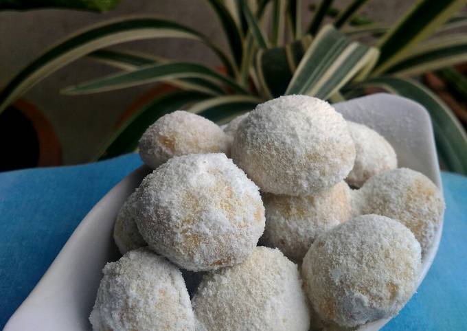 Puteri Salju Keju / Snowball