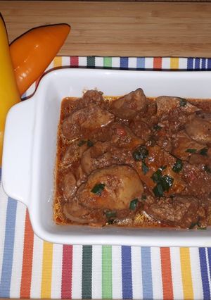 O poză a rețetei Ficăței de pui la tigaie cu sos de roșii.