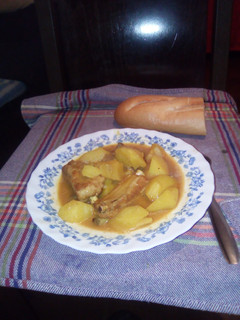 Una foto de Costillas con patatas