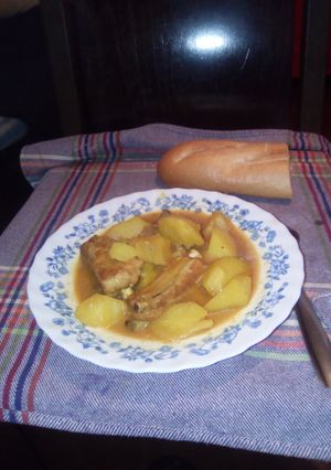 Una foto de Costillas con patatas