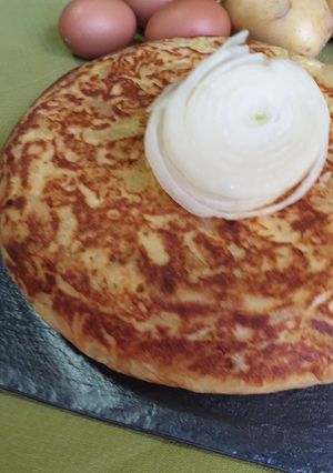 Foto principal de Tortilla de patatas con calabacín y queso de cabra