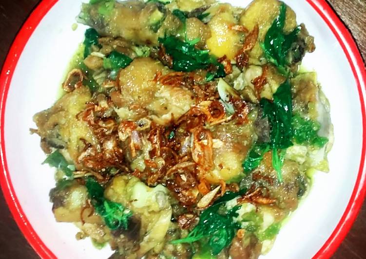 Resep Ayam goreng pedas ijo kemangi yang Enak Banget