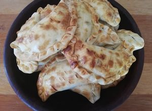 Una foto de Empanadas de pino al horno