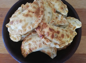 Una foto de Empanadas de pino al horno