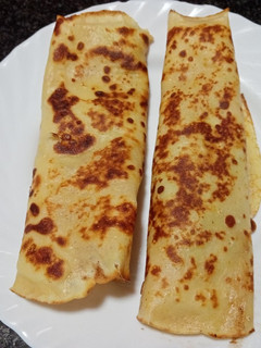Una foto de Creppe relleno de verduras y rulo de cabra