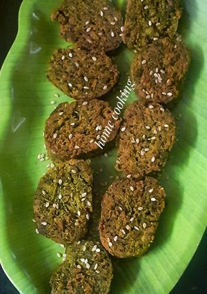 कोथिंबीर वडी (Kothimbir Vadi Recipe In Marathi) रेसिपी चे मुख्य फोटो 