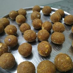 A picture of Coconut jaggery ladoo.