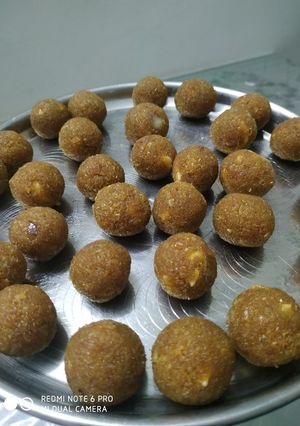 A picture of Coconut jaggery ladoo.