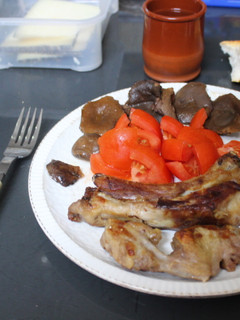 Una foto de Costilla al grill con níscalos