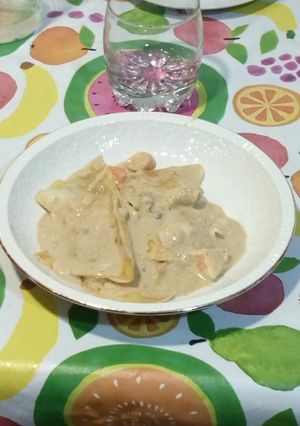 Foto principal de Triángulos de pasta rellenos de setas con salsa de mejillones