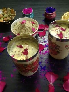 કેસરિયા ઠંડાઈ (Kesariya Thandai Recipe in gujarati) રેસીપી મુખ્ય ફોટો