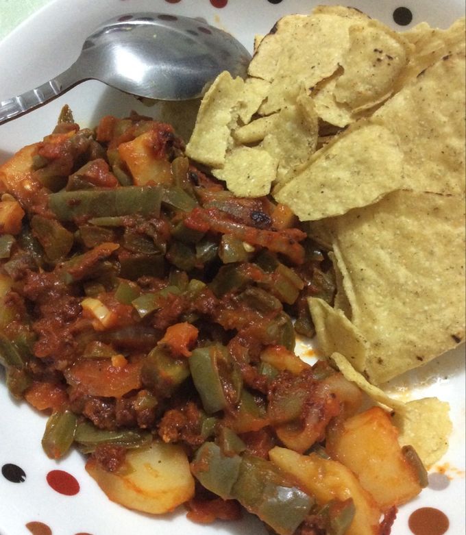 Una foto de Nopales con longaniza