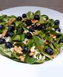 Uvas del pueblo en ensalada con queso azul