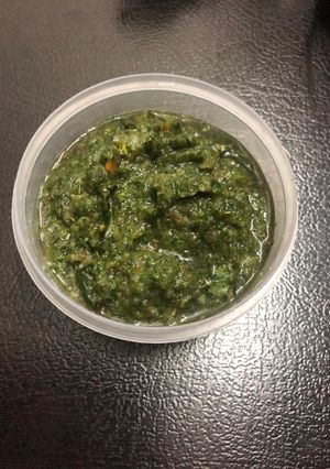 A picture of Coriander,peppermint and grapes chutney.