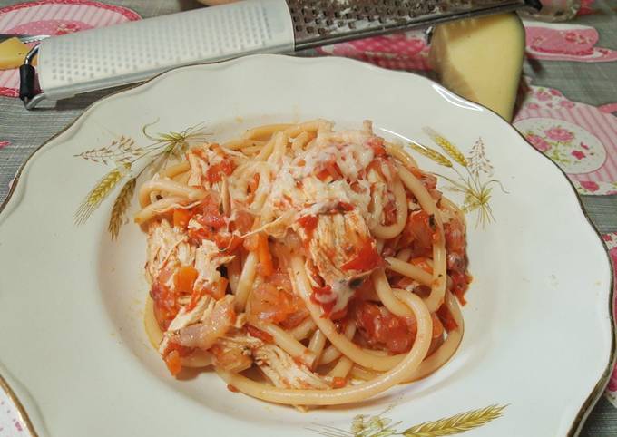 Foratti con salsa de tomates One Pot Pasta Receta de Maria Beatriz Perez-  Cookpad