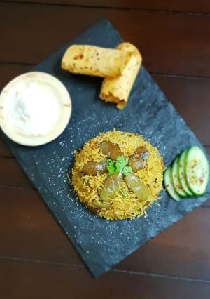 A picture of Maharashtrian Vangi bhaat.