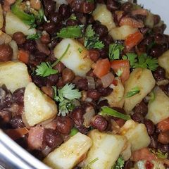 A picture of Black chickpea chat.
