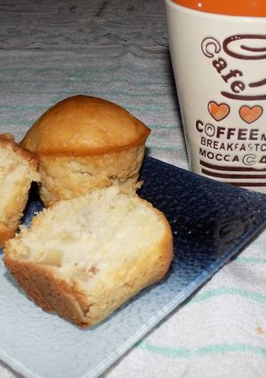 Una foto de Muffins de bizcochuelo (de cajita) con peras o manzanas
