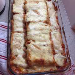 Una foto de Canelones de espinaca y carne de soya